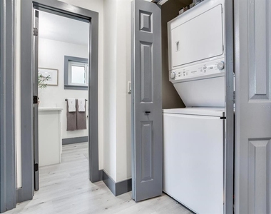 4609 W Hawthorne Road - Photo Thumbnail 27