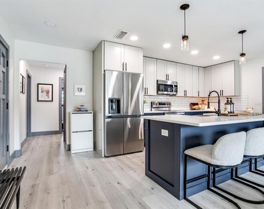 4609 W Hawthorne Road - Photo Thumbnail 15