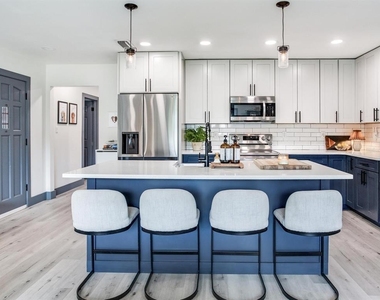 4609 W Hawthorne Road - Photo Thumbnail 13