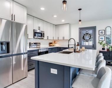 4609 W Hawthorne Road - Photo Thumbnail 8