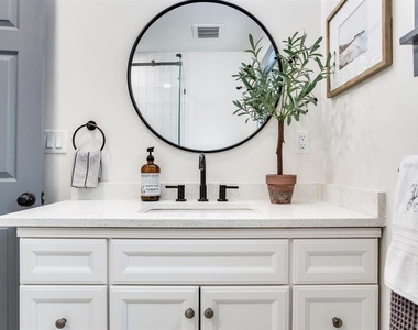 4609 W Hawthorne Road - Photo Thumbnail 31