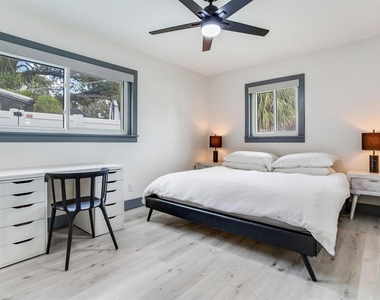 4609 W Hawthorne Road - Photo Thumbnail 21