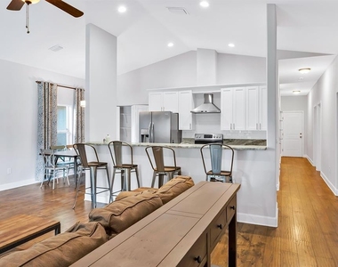 1606 E Ida Street - Photo Thumbnail 2