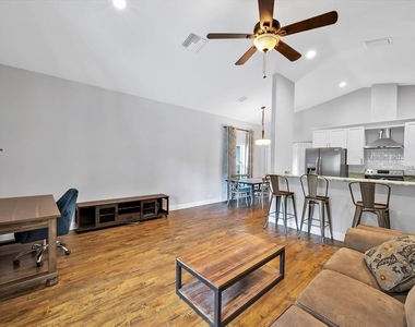 1606 E Ida Street - Photo Thumbnail 3