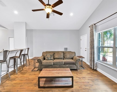 1606 E Ida Street - Photo Thumbnail 6