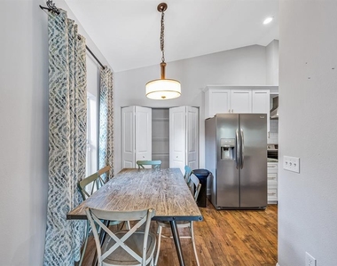 1606 E Ida Street - Photo Thumbnail 9