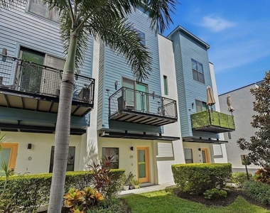 4810 W Mcelroy Avenue - Photo Thumbnail 2