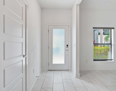 4810 W Mcelroy Avenue - Photo Thumbnail 6