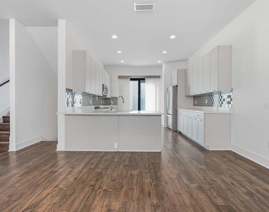 4810 W Mcelroy Avenue - Photo Thumbnail 11