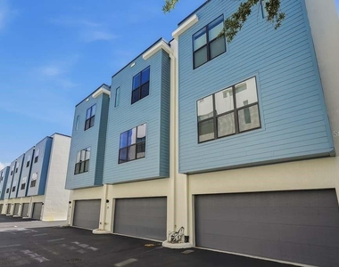 4810 W Mcelroy Avenue - Photo Thumbnail 3