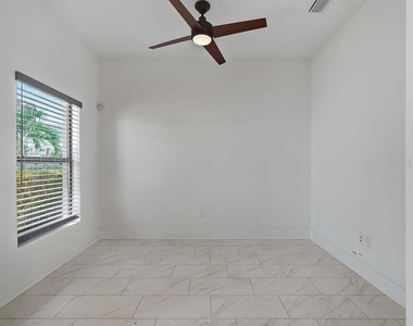 4810 W Mcelroy Avenue - Photo Thumbnail 7