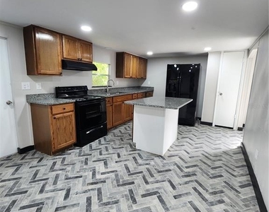 14851 Dade Street - Photo Thumbnail 2