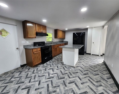 14851 Dade Street - Photo Thumbnail 3