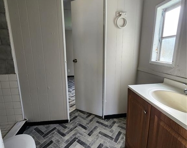 14851 Dade Street - Photo Thumbnail 11
