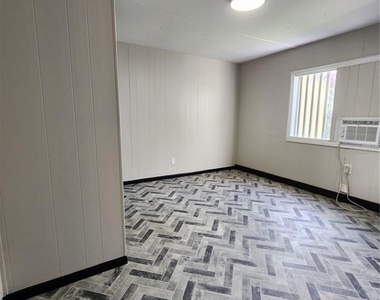 14851 Dade Street - Photo Thumbnail 12
