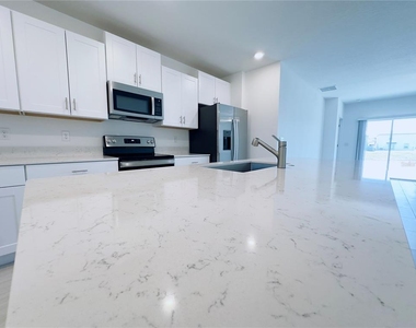 11773 Radiant Shore Loop - Photo Thumbnail 6
