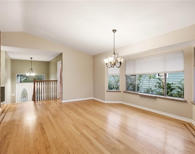6225 Bayside Drive - Photo Thumbnail 13