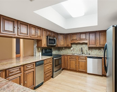 6225 Bayside Drive - Photo Thumbnail 15