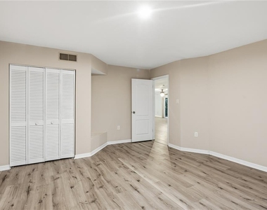 6225 Bayside Drive - Photo Thumbnail 45