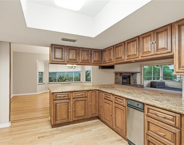 6225 Bayside Drive - Photo Thumbnail 19