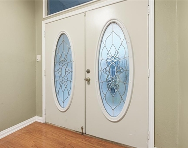 6225 Bayside Drive - Photo Thumbnail 4