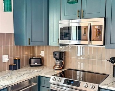 407 E Palm Avenue - Photo Thumbnail 8