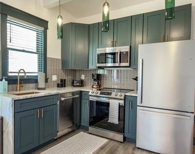 407 E Palm Avenue - Photo Thumbnail 7