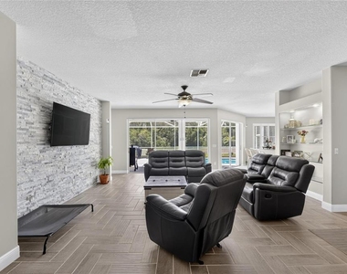 12419 Riverglen Drive - Photo Thumbnail 5