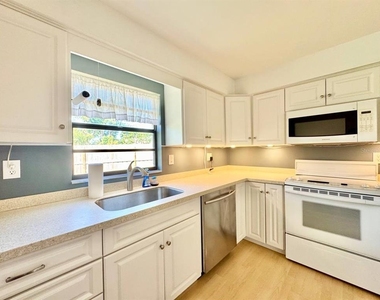 3195 Chamblee Lane - Photo Thumbnail 10