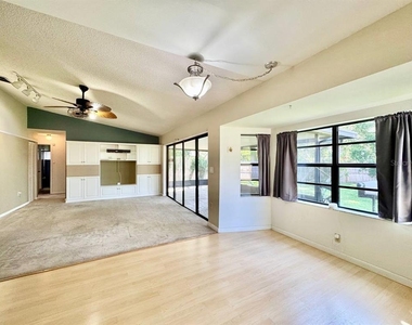 3195 Chamblee Lane - Photo Thumbnail 3