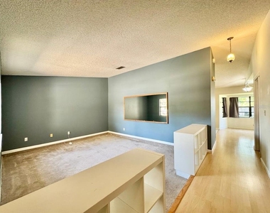 3195 Chamblee Lane - Photo Thumbnail 14