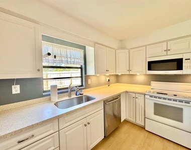 3195 Chamblee Lane - Photo Thumbnail 8
