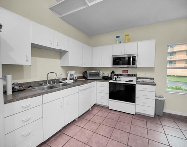 6450 Shoreline Drive - Photo Thumbnail 42