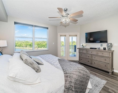 6450 Shoreline Drive - Photo Thumbnail 25