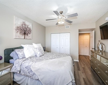 6450 Shoreline Drive - Photo Thumbnail 30