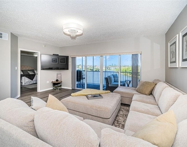 6450 Shoreline Drive - Photo Thumbnail 15