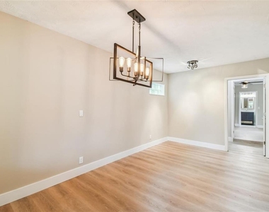 1717 W Eldred Drive - Photo Thumbnail 3