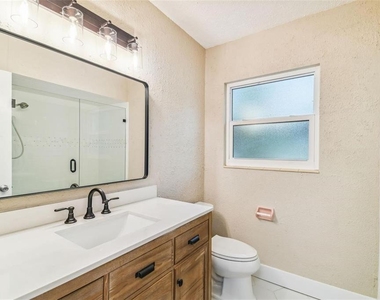 1717 W Eldred Drive - Photo Thumbnail 13
