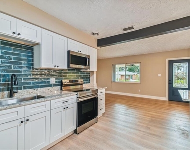 1717 W Eldred Drive - Photo Thumbnail 9