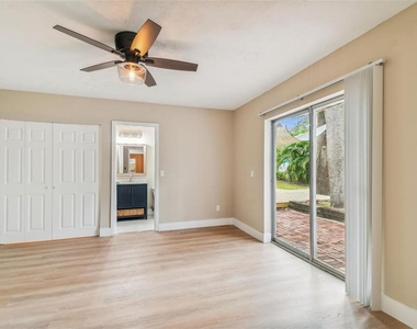 1717 W Eldred Drive - Photo Thumbnail 11