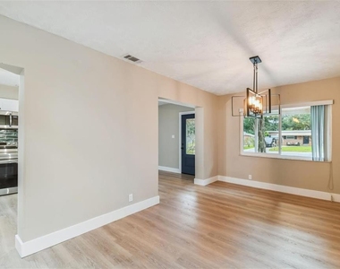 1717 W Eldred Drive - Photo Thumbnail 4