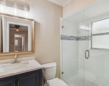 1717 W Eldred Drive - Photo Thumbnail 12
