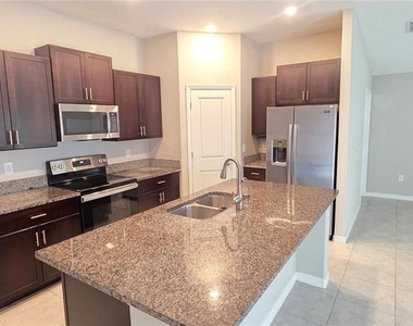 16638 Delia Street - Photo Thumbnail 3
