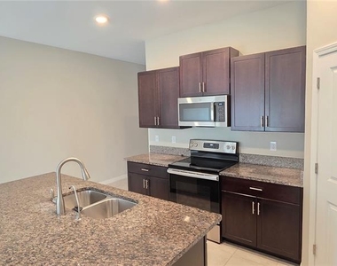 16638 Delia Street - Photo Thumbnail 2