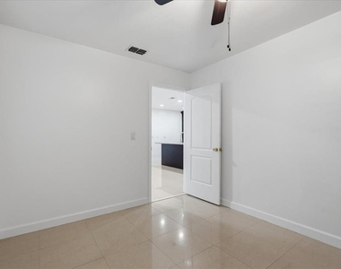 7047 Silvermill Drive - Photo Thumbnail 32