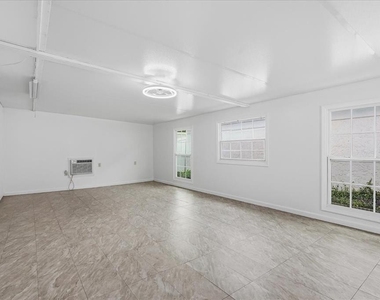 7047 Silvermill Drive - Photo Thumbnail 36