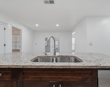 7047 Silvermill Drive - Photo Thumbnail 14