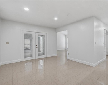 7047 Silvermill Drive - Photo Thumbnail 18