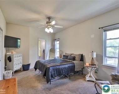 1635 E Emmaus Avenue - Photo Thumbnail 29