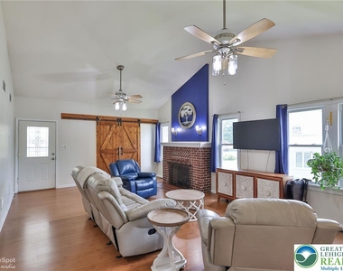 1635 E Emmaus Avenue - Photo Thumbnail 12